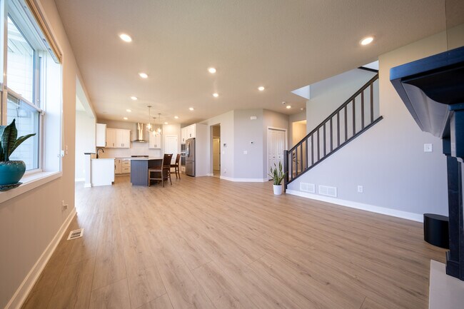 Photo - 14306 Acer Ave