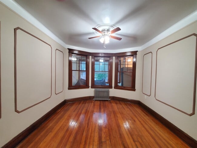 Photo - 387 Ave E