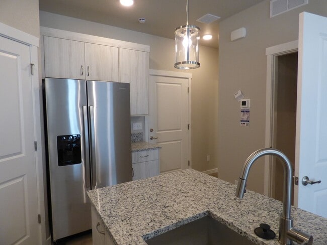 Building Photo - Rest of November Rent Free!