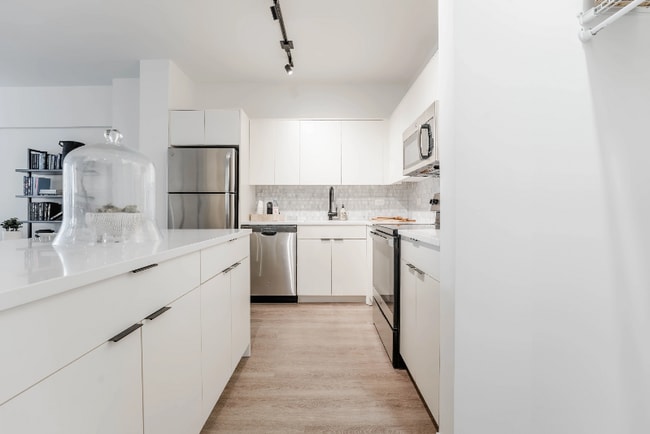 Photo - 33 E Chestnut St