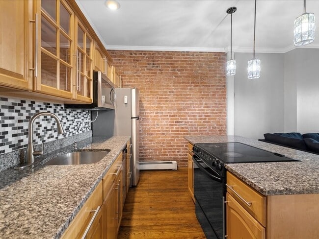 Building Photo - 883 Harrison Ave Unit 2