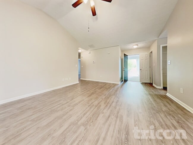 Photo - 6050 Fieldwood Ln