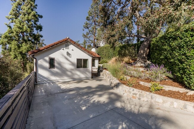 Charming Spanish Style Home in Silver Lake... - Charming Spanish Style Home in Silver Lake...