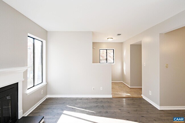 Photo - 964 Sutton Ct