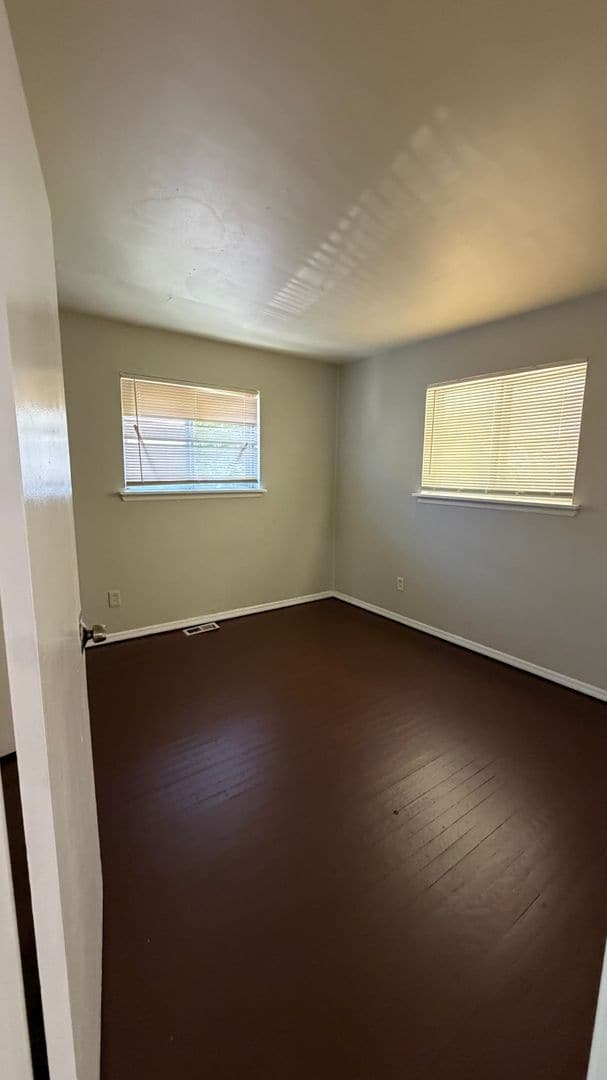 Photo - Lovely 3 Bedroom, 1 Bathroom Home