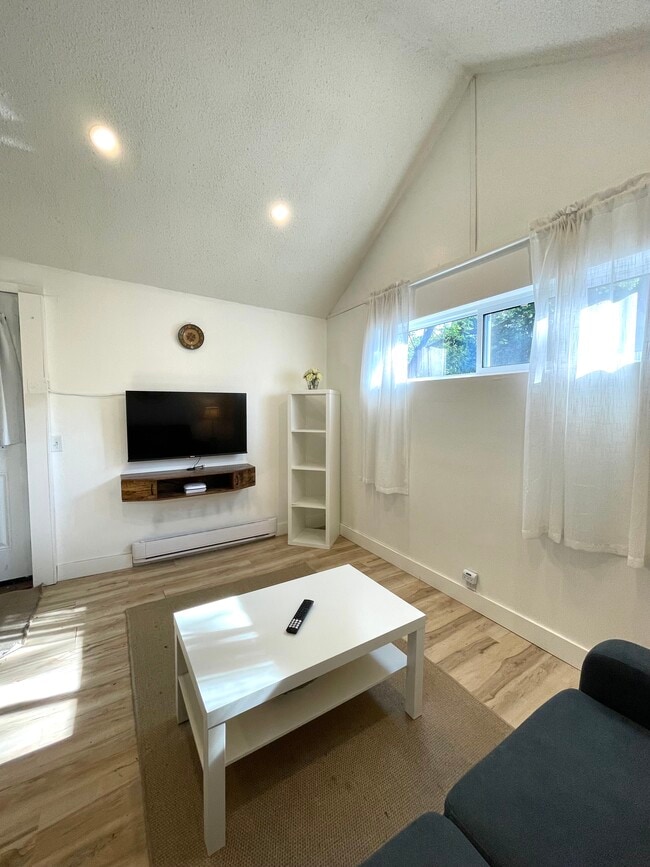 Building Photo - 116 Franklin Av