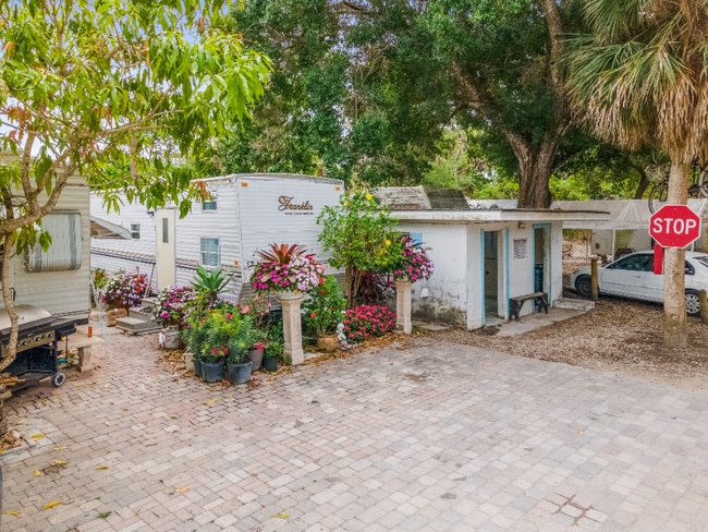 Photo - 27881 New York St