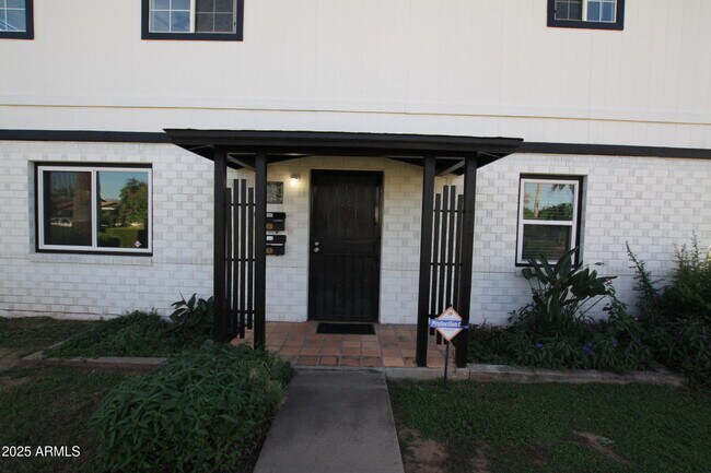 Photo - 1333 E Flower St