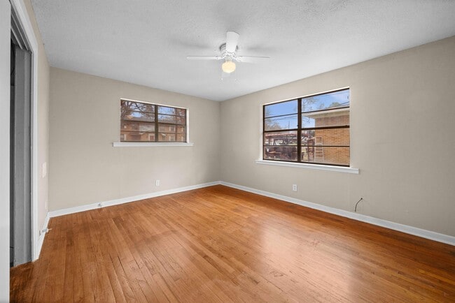 Photo - 1522 N Ross Ave