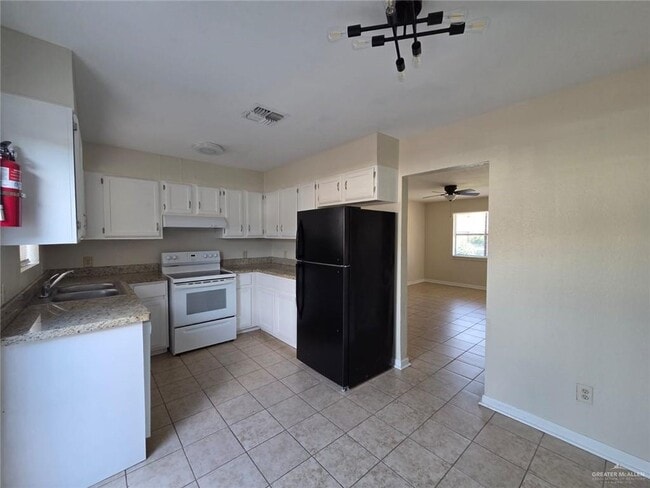 Photo - 10-25 1/2 N 25 1/2 St