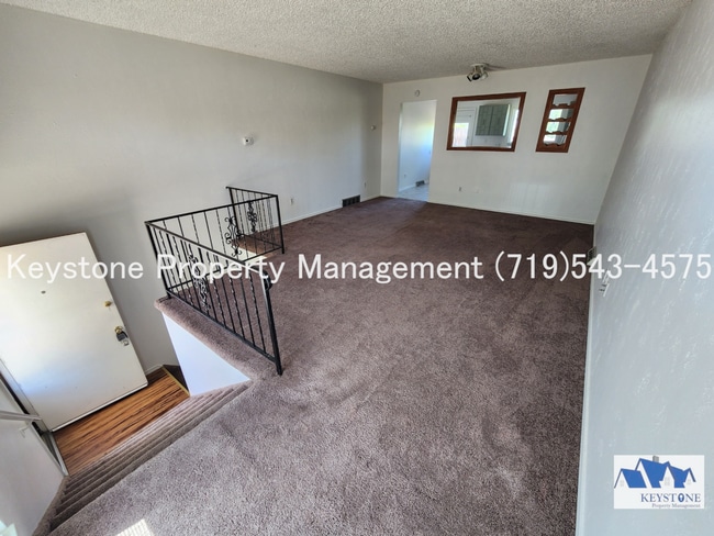 Photo - Charming Townhome in Pueblo West – Comfortable & Convenient Living $1300/$1300 Unit 949 S. Honeysuckle Dr.