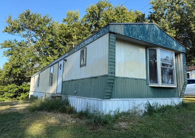 Building Photo - 615 S Bell St