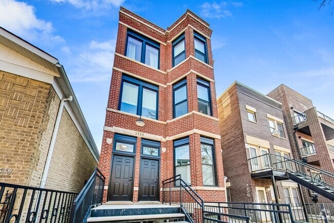 Building Photo - 1535 N Maplewood Ave Unit 2 Rental