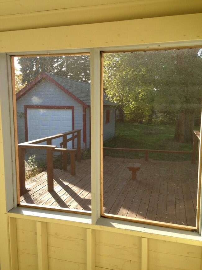 Photo - 821 Diamond Ave NE