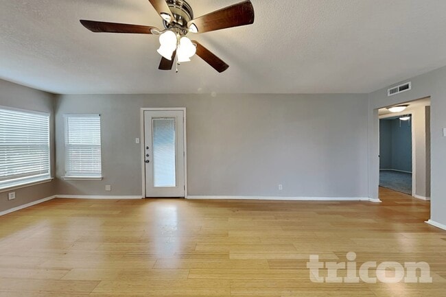 Photo - 706 Olney Dr