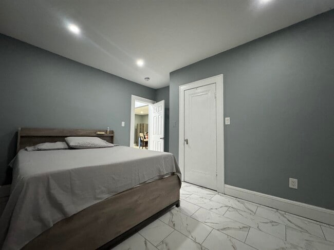 Photo - 225 E 19th St Unit 2