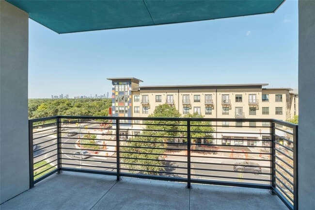 Building Photo - 1701 Simond Ave Unit 425 Rental