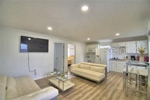 Photo - 2405 Roslyn Ln