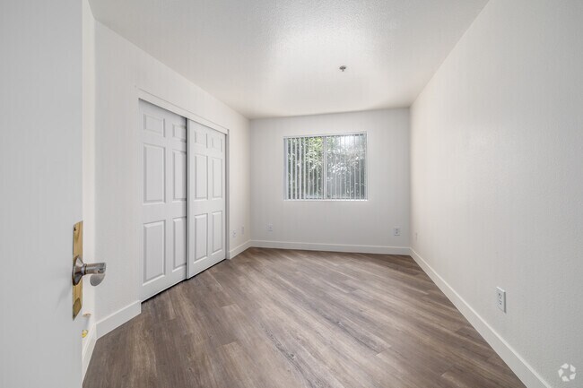 4BR, 2BA - 1,300SF - Bedroom