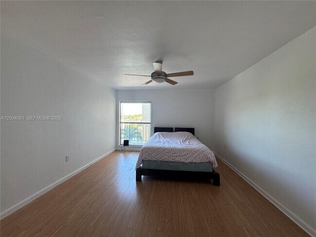 Photo - 2600 NE 135th St Unit 4J-A