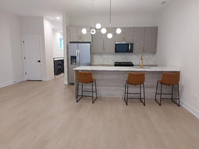 Photo - 4625 S Michigan Ave Unit 3