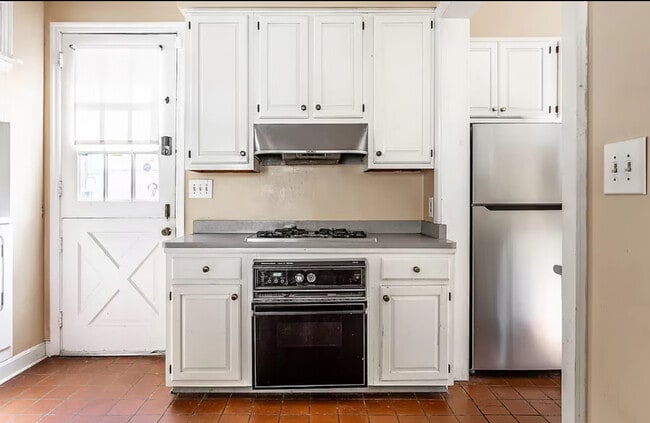 Photo - 124 E 32nd St