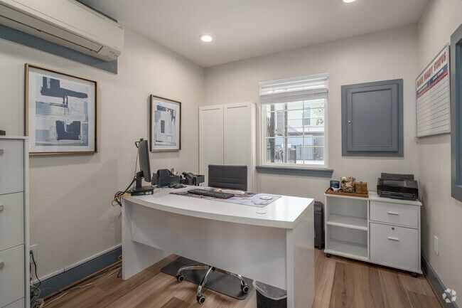 Leasing Office