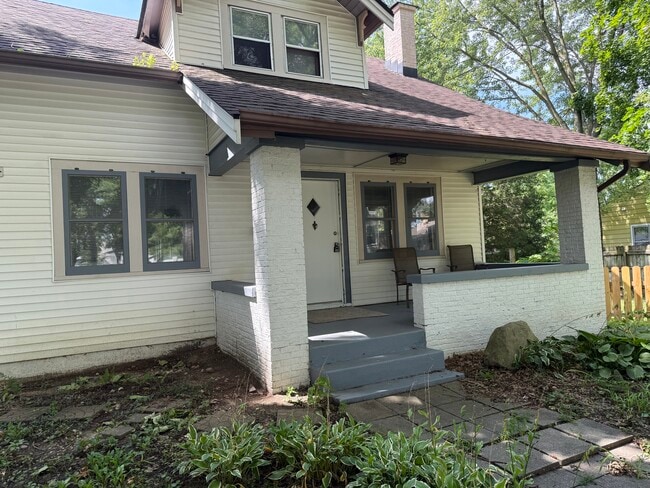 Building Photo - 1511 E Edwards Ave Rental