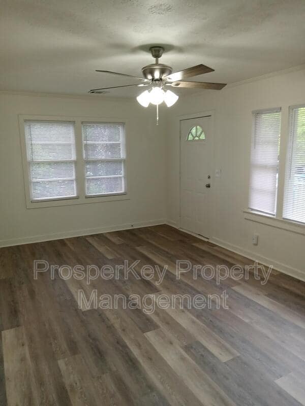 Photo - 5710 August Ave