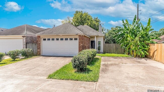 Building Photo - 9231 Pecan Tree Dr Rental