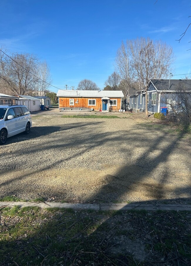 Building Photo - Olde Park Place B