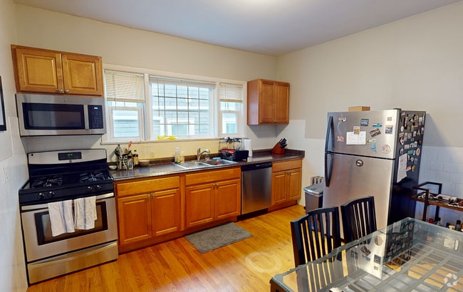 Building Photo - 23 Tufts St Unit 2 Rental