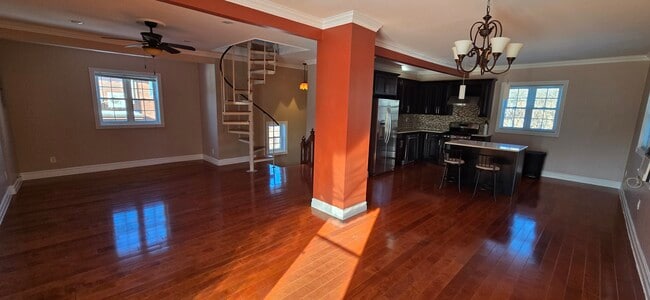 Photo - 8522 115th St Unit Second Floor