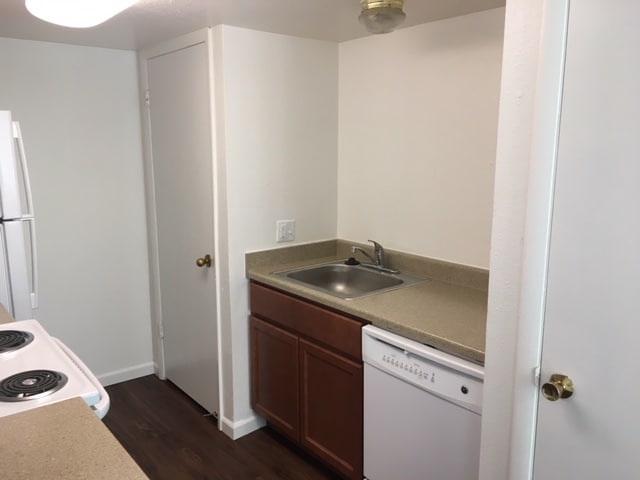 Boulder Pines Apartments