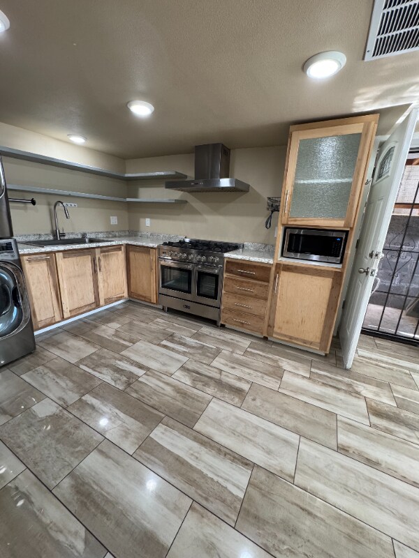 810 600 W Unit Basement Apartment