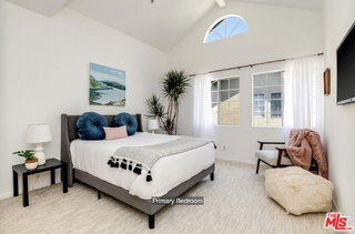 Photo - 850 N Poinsettia Pl