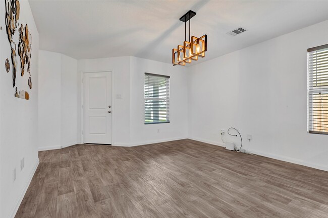 Photo - 1976 Rd 5714