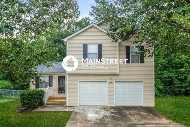 Building Photo - 3 Bedroom Pet-Friendly Home in Rex, GA with Main Street Renewal