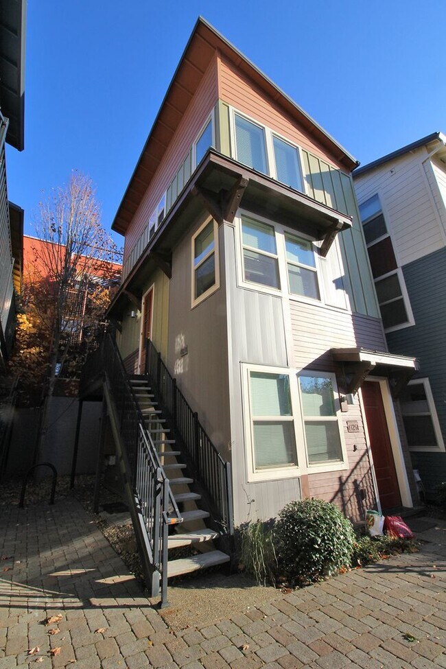 Photo - SE DIVISION/HAWTHORNE LOFT: FULLY FURNISHED