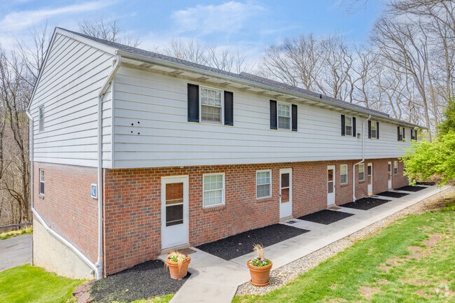 Photo - Pine Crest Apartments