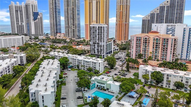 Building Photo - 17560 Atlantic Blvd Unit 501