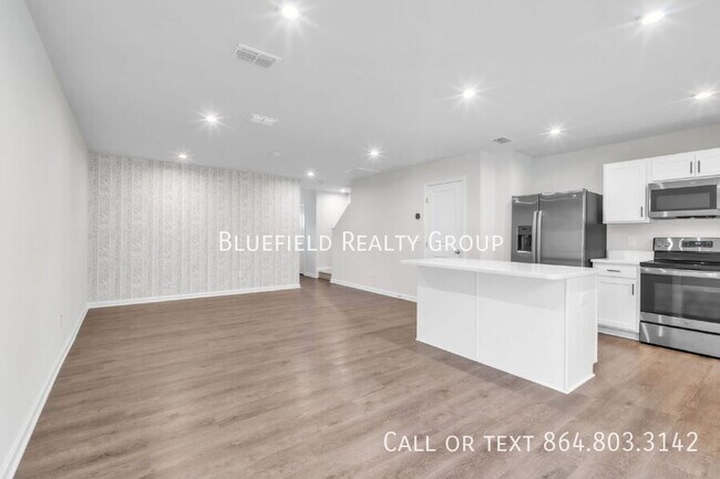 Photo - 158 Sarnesfield Wy