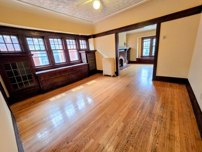 2960 N Maryland Ave Unit 2962