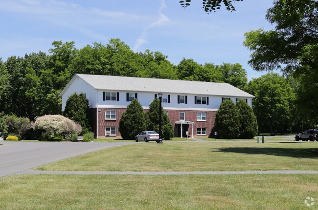Country Gardens grounds - Country Gardens Apartments