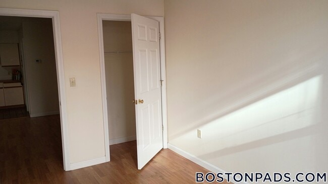 81 Essex St Unidad 52