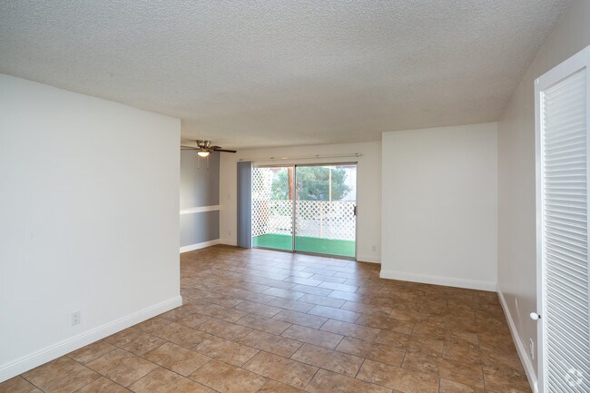 1BR, 1BA - 750 SF - #242