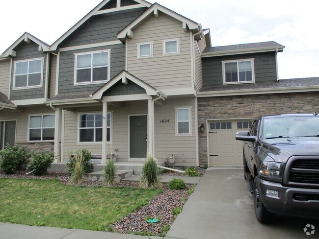 Building Photo - Beautiful 3 Bedroom, 2.5 Bath 2 Story Town... Rental