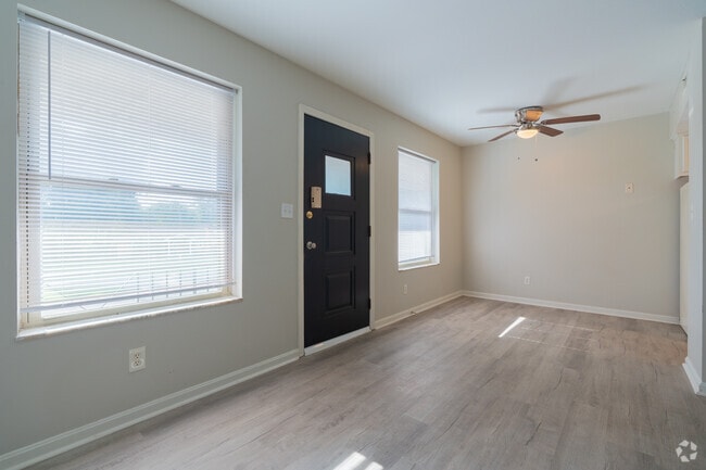 1BR, 1BA - 700SF - Dining Room