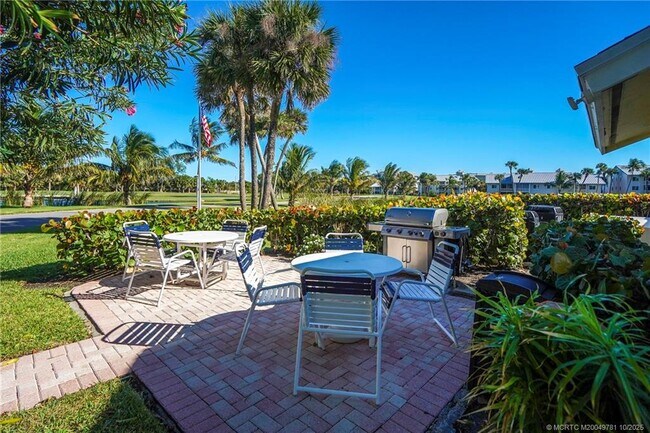 Photo - 5532 NE Gulfstream Way