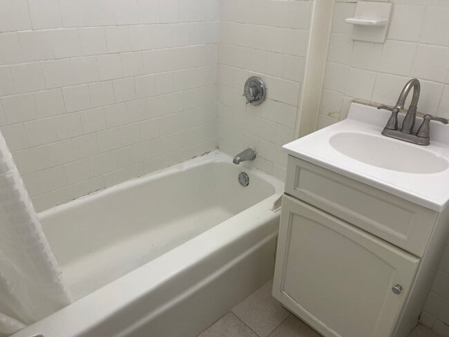 Photo - PACKARS CORNER BU AREA Modern 1 bed with ... Casa